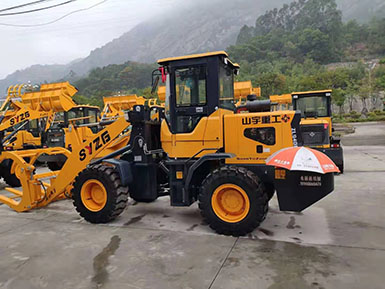 恭喜羅總喜提新車，山宇裝載機(jī)940走起，山宇重工，助您成功！